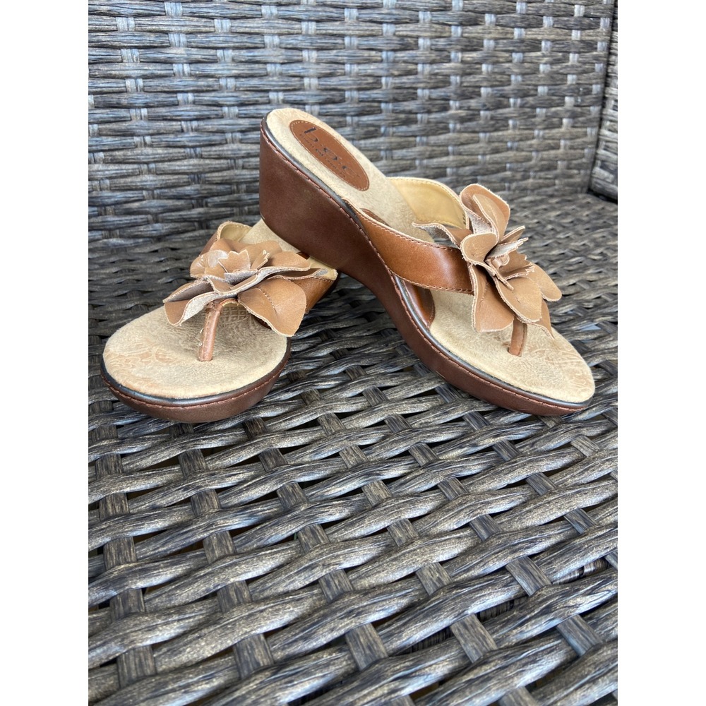 b.o.c. Born Concept Womens Brown Leather Flower Wedge Thong Sandals Size 7